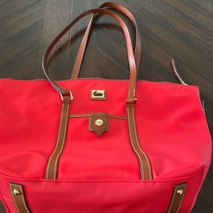 Dooney & Bourke Purse NEW without tag never been used .